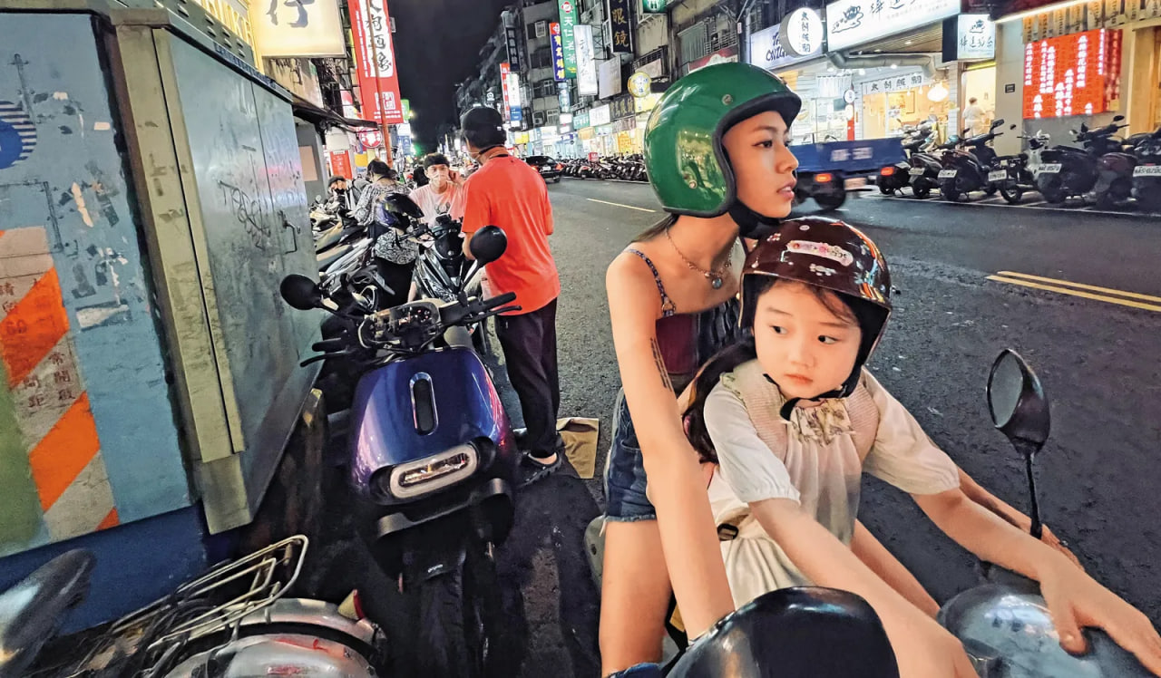 《เด็กผู้หญิงถนัดซ้าย》: แรงบันดาลใจจากชีวิตจริง สะท้อนตลาดไนท์มาร์เก็ต