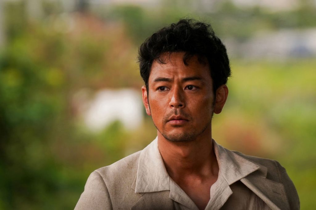 Satoshi Tsumabuki และการสวมบทบาทชาวโอกินาวาในยุคสงครามเย็น